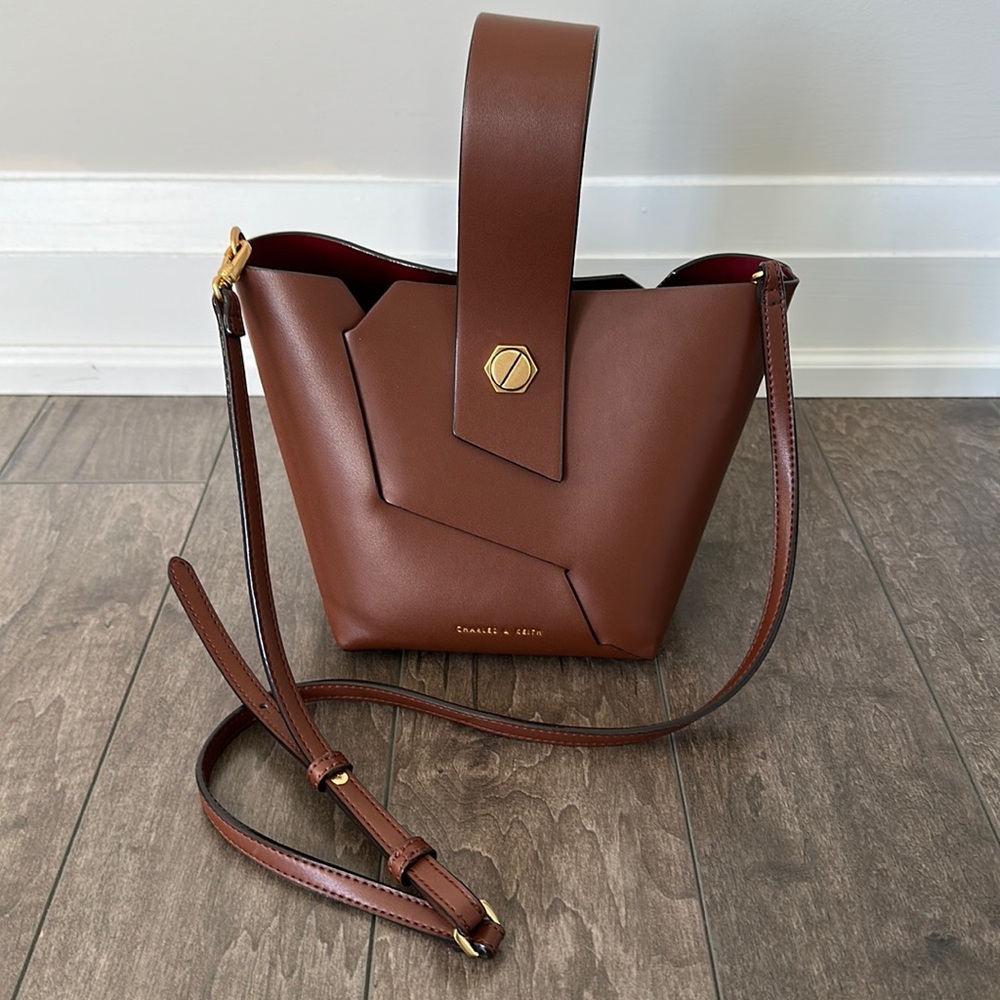 Clearance| Charles&Keith bucket crossbody bag